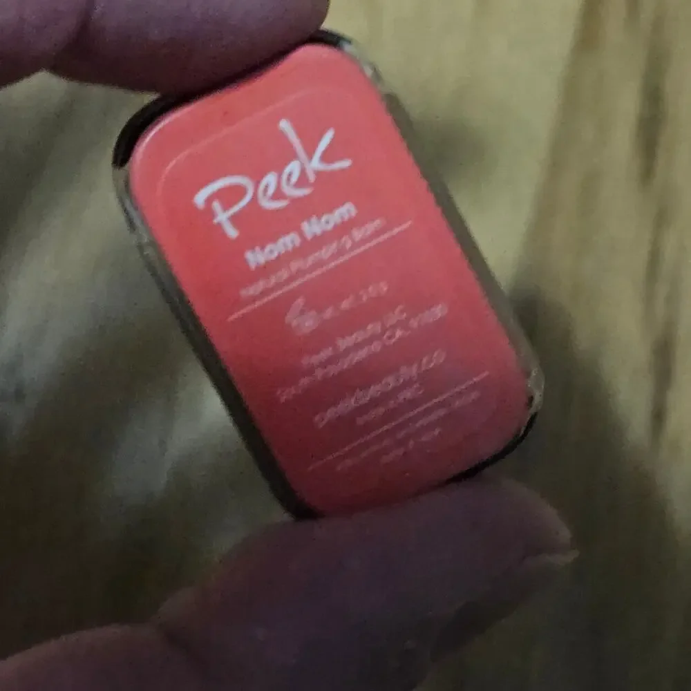 Peek Nom Nom Natural Plumping Balm ~ Size 2G